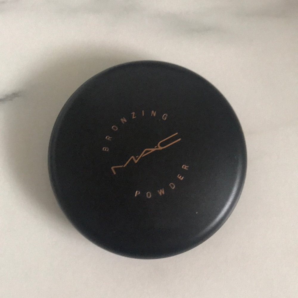 MAC bronzing powder